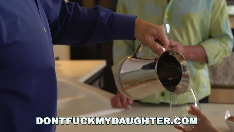 DON'T FUCK MY DAUGHTER - Lucie Kline Takes Anal On Thanksgiving