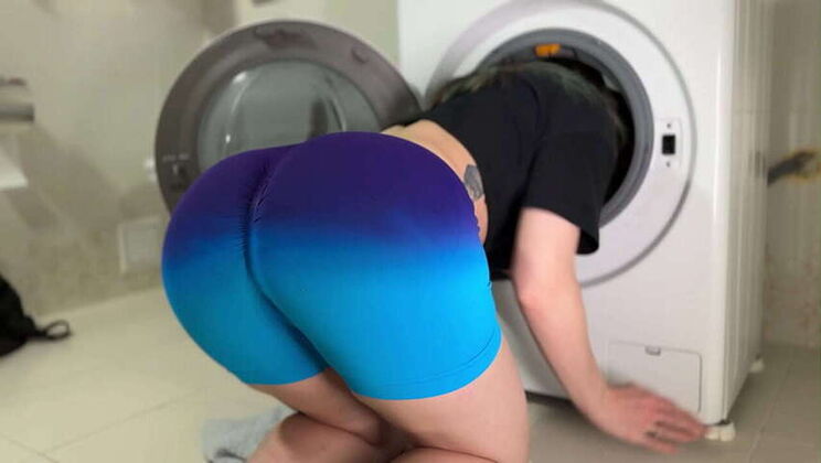 Stepsister Stuck in Tight Leggings at Washing Machine: How to Free Her and Fuck?