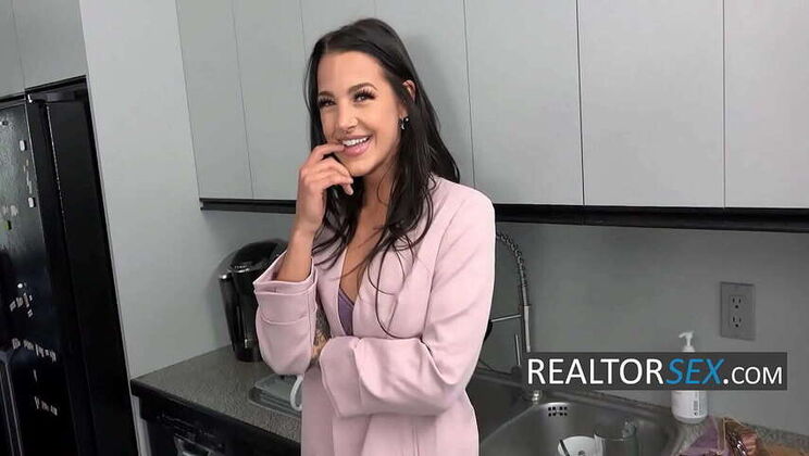 Real Estate Agent Evelin Persuades Wealthy Client to Become Her Sugar Daddy