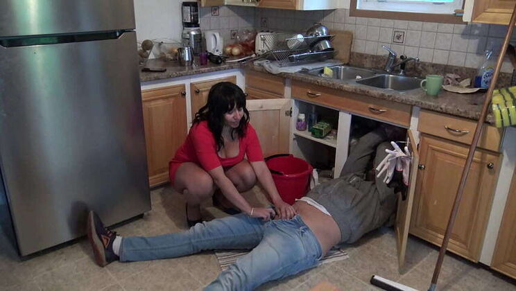Amateur's Wife Cheats with Step-Mom During Work Hours in the Kitchen