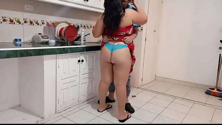 Assistance with Kitchen Duties Leads to Big Ass & Pussy Viewing: A Teen's Experience with His Stepmother