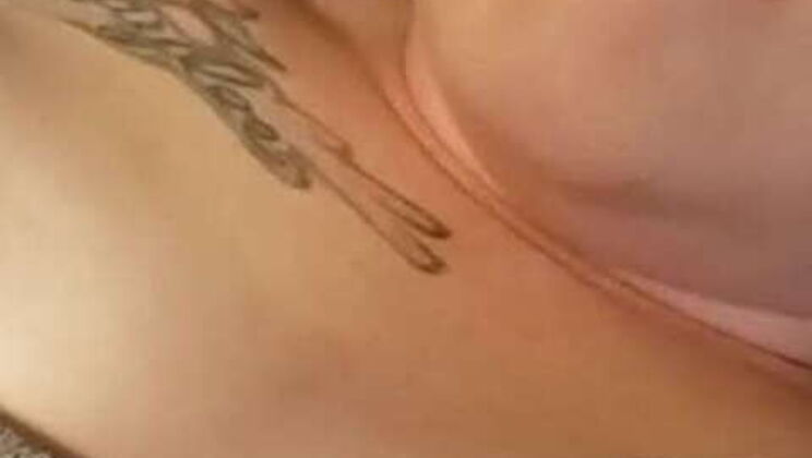 Copped a small-titted whore from my dealer's place, her pussy's huge!