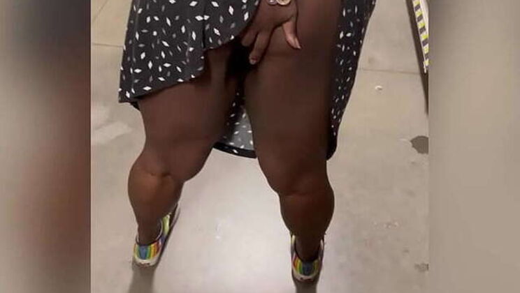 Ebony Nookiescookies with Public Nudity in Walmart Grocery Store