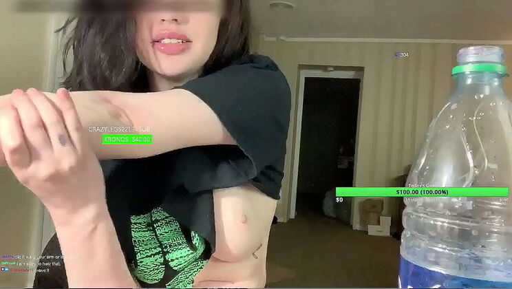 Twitch Streamer Unintentionally Exposes Herself Live