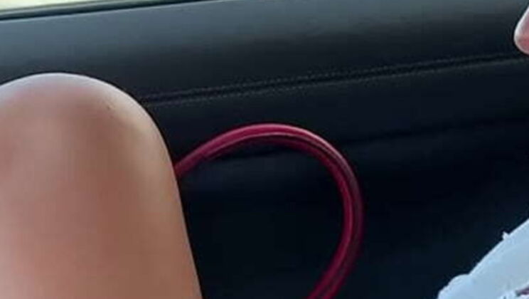 Amateur Girl Fingering Herself in Car - Outdoor Public Masturbation