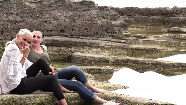 Hot MILF Sophie Logan Gives Amazing Blowjob & Handjob in Outdoor Threesome - Real Amateur 4K