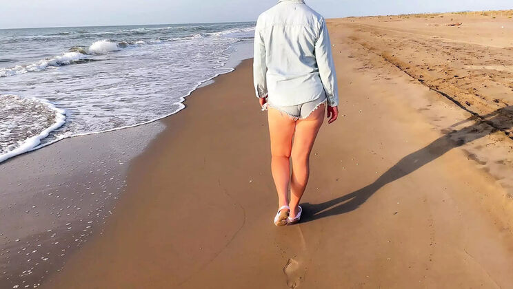Hotwife Cheats on Beach with Cuckold Husband - Kmarcouple Amateur MILF HD