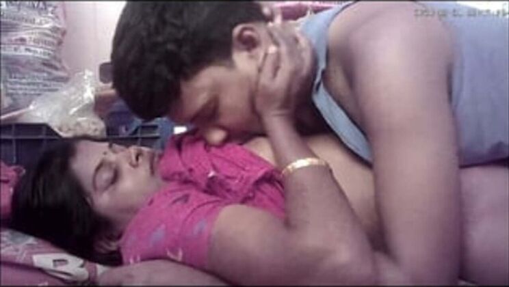 Desi Tamil Hot Girl Kissing Outdoor - Indian Village Teen Sex Scene