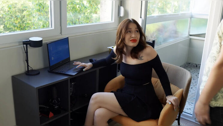 Hot Stepmom Fucks Step Son After Breaking His Laptop - Toma Mur