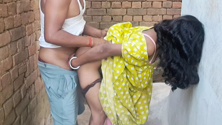 Desi Indian Bhabhi Gets Hard Fuck From Husband - Blowjob, Outdoor, Cum in Mouth