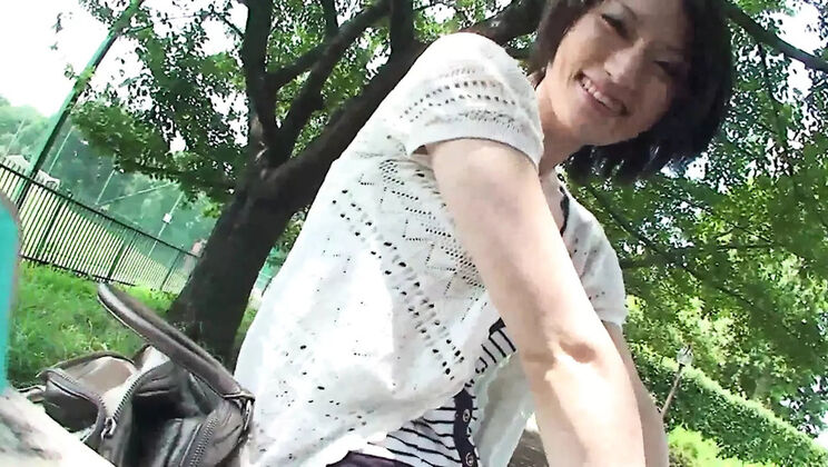 Hot Japanese Housewife Gives Kinky Blowjob & Takes Cumshot - Hairy Pussy