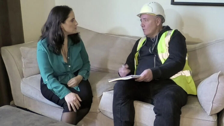 Hot British MILF Negotiates with Builder - Hardcore Blowjob & Doggy Style Fuck