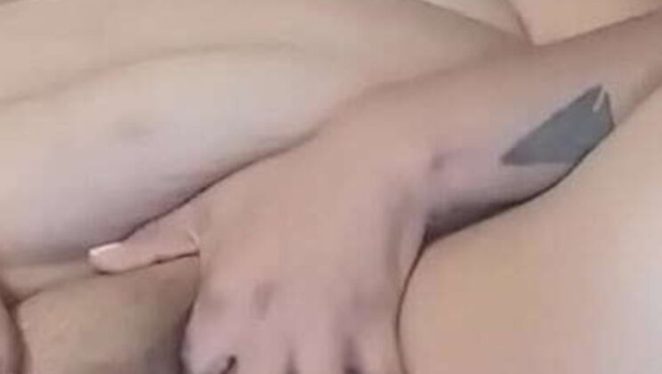 Deesdeepthroat Dee fingers her fat wet pussy and jiggles her belly solo