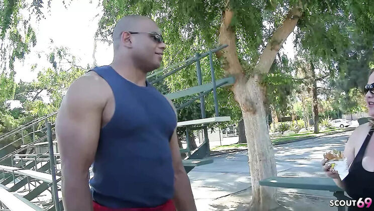 Huge Natural Tits BBW Sienna Hills Picked Up & Fucked Hard By BBC In Interracial Casting