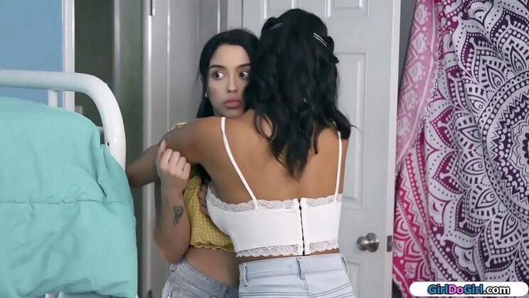 Teen Vanessa Sky gets facesat by ebony babe Nia Nacci in hot lesbian camp action