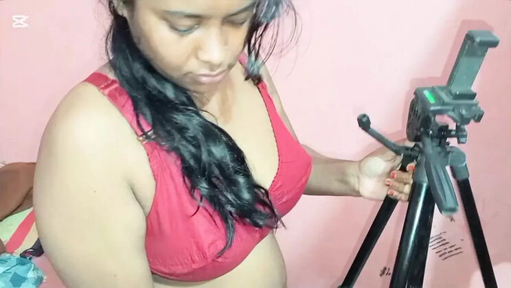 Desi Bhabhi Riyamoni Fucked Doggy Style - Big Ass Indian Aunty Moaning Loud