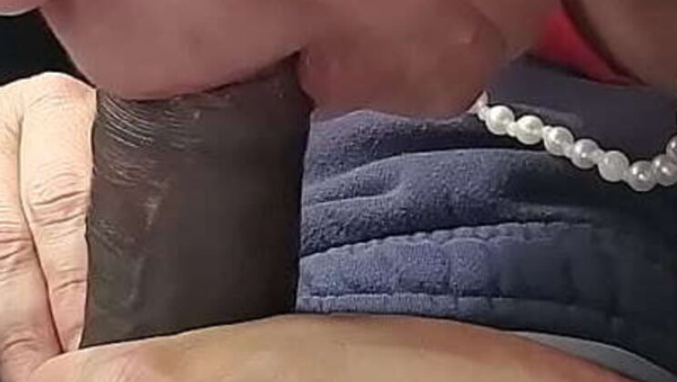 White hoe giving sloppy car head and taking a cum facial