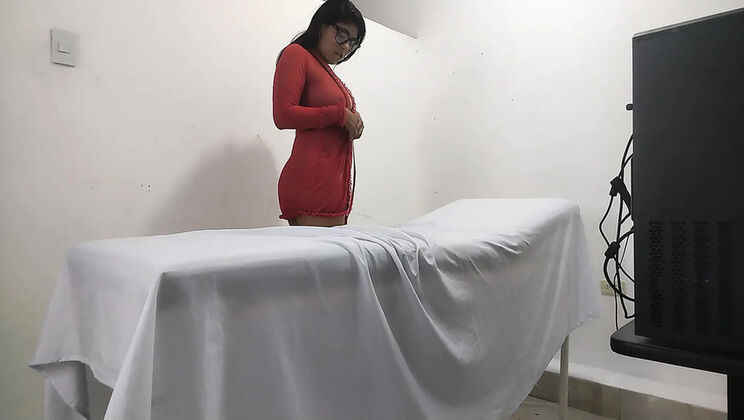 Martin13's Naughty Masseuse Seduces Client with Hot Blowjob & Fucking in Spa Salon