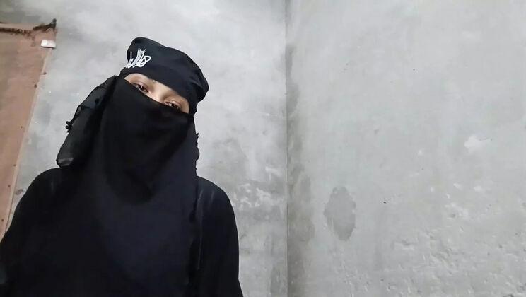 Muslim Stepmom Shivani Caught Giving Blowjob and Fucking Doggy Style in Hindi Urdu