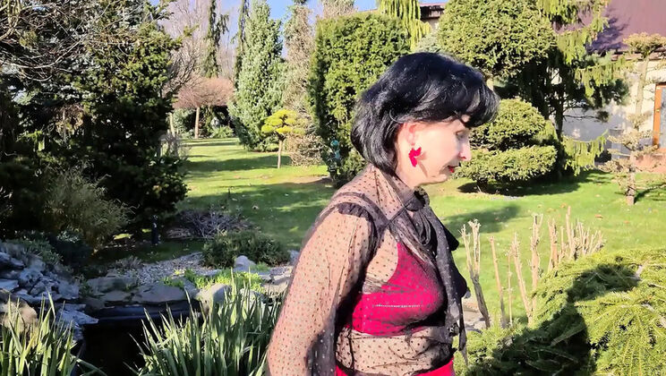 Wanilianna Kinky Outdoor Garden Sex - Ebony Mature Fetish Pissing & Anal Play