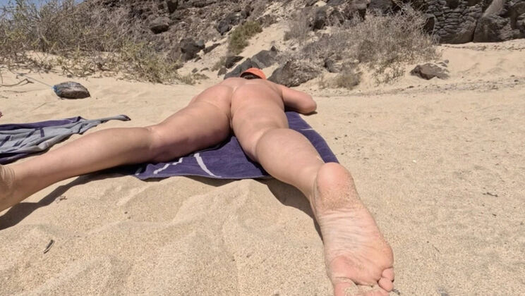 Emma Voyeur Fully Naked Sunbathing on Beach Flashing Pussy Public Nudity