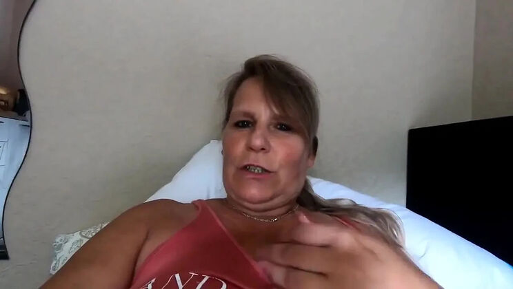 SweetSusi Licking Solo Masturbation German Amateur MILF BBW Homemade