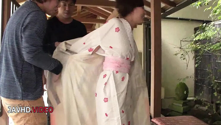 Hot Aoi Mizuno Outdoor Blowjob - Wild JAV Skills