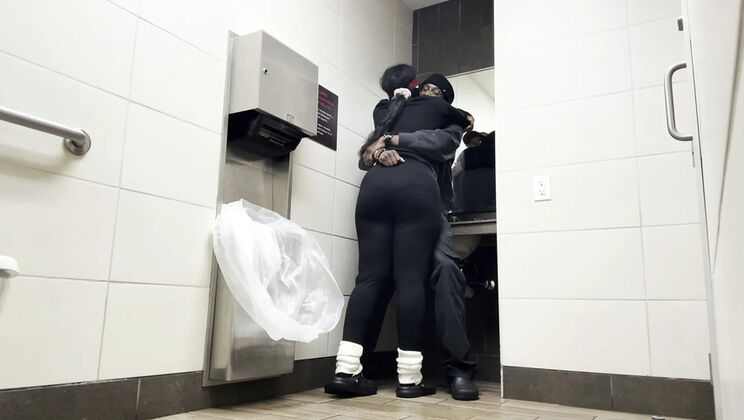 BigDaddyKJ Manager Chat: Huge Black BBC Fucks Big Tits Ebony Amateur Doggy Style