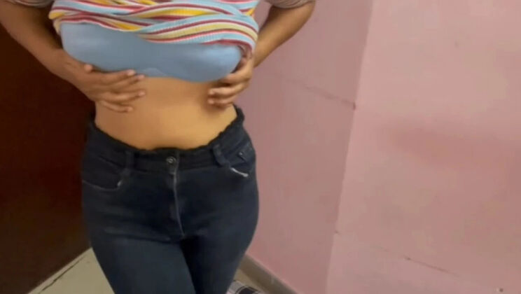 Indian hostel girl hardcore fucked by boyfriend in outdoor college sex