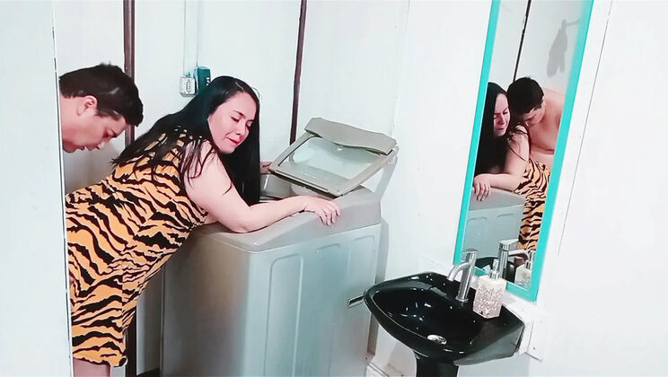 Step Mom Kelly's Washing Machine Gets a Rough Fix with Hardcore Sex
