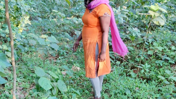 Desi Wife Outdoor Fuck with Young Boyfriend - Public Sex Mood