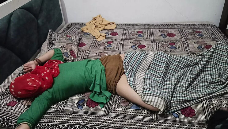 Punjabi Sweety In Salwar Kissing Friend - Amateur College Bisexual Fun