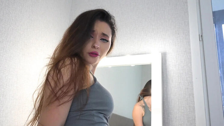 Stepsister Shows Off Her Big Ass and Gets Anal Creampie Fast