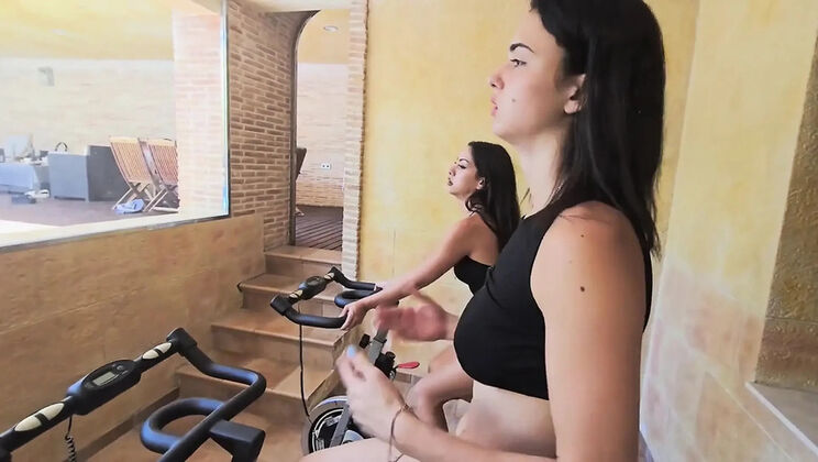 Wild Lesbian Gym Sex - Charlotte Grey & ep3kofficial Amateur Teen Fitness Room Fuck