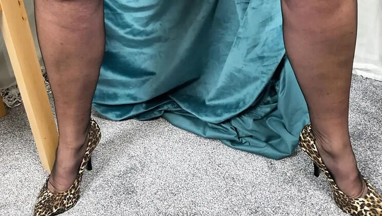 Sexy Blonde Aunty Sandra in Girdle and Stockings Shows Off Big Natural Tits