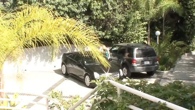 Delilah Blue and Alexa Styles: Mature Lesbian MILF Eats Teen Pussy in Bathroom HD