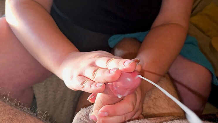 Ladytwitti Cheers Up Stranger With Handjob & Big Cumshot - Tinder Hookup Homemade POV