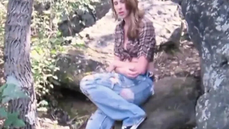 Babysitter Aubrey Lee Gives Outdoor Blowjob & Swallows in Park - Amateur POV Teen