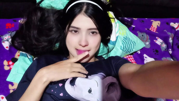 Yulieth Gomez: My Best Friend Sends Me a Hot Video of Her Masturbating with a Dildo - Amateur Latina Teen Solo