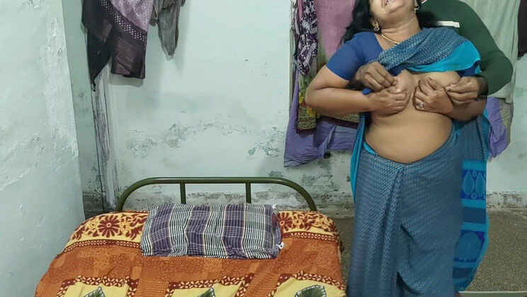 Desi Bhabhi Hot Talk Turns Into Sex - Indian Aunty Creampie Fucking