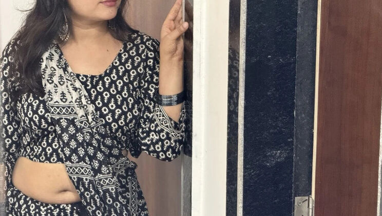 Desi Step Aunt Alone in Room Caught Nude by Nephew - Hindi Audio 4K Porn