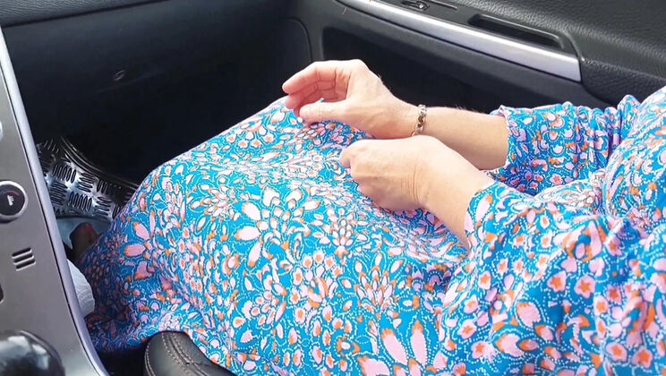 Amateur Blonde MILF Wife Gets Her Feet and Pussy Worshiped in Car