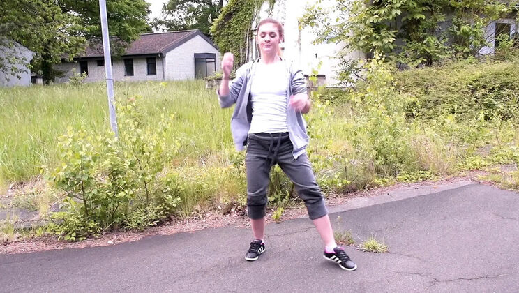 Sexy MILF Lullu Gun Outdoor Sex After Yoga & Jogging - Public Fetish Couple Casting