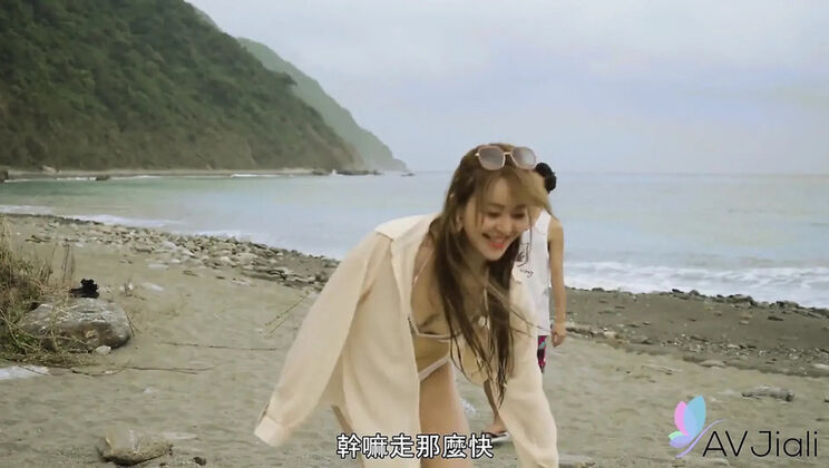 Asian babe Han Nixi sneaks off with lover for hot beach fuck - uncensored blowjob and cumshot