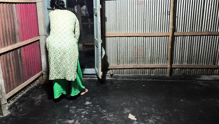 Desi Aunty Anal Fuck - SAFI-SEXY Bangs Stepmom's Tight Ass Doggy Style