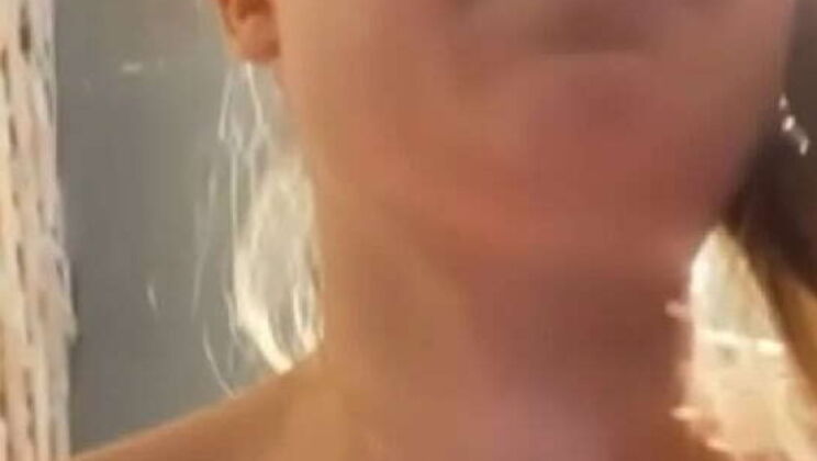 Jucielussie1 sucks big cock in public gym blowjob deepthroat