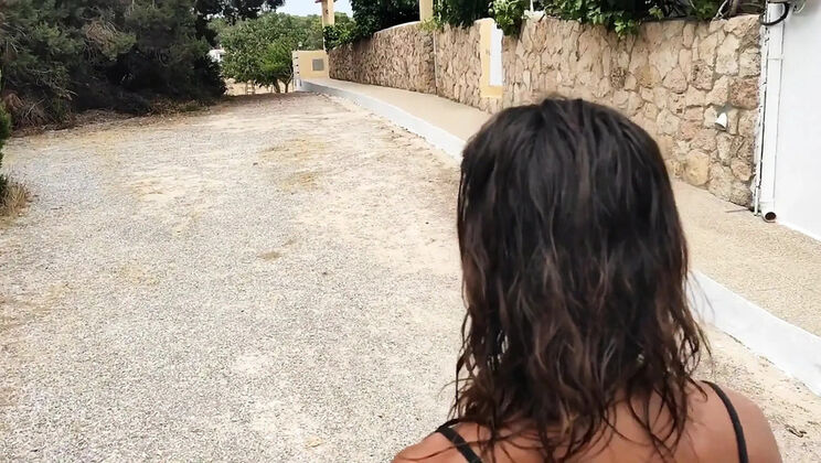 Skinny Latina Magia Rosa Sneaks Into Garden for Public Sex & Cum in Mouth Blowjob