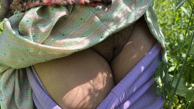 Desi Girlfriend Ritu Outdoor Blowjob & Cowgirl Sex - Full HD Village Fuck