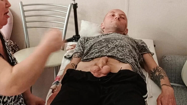 Stepmom Deep Throat Blowjob Swallows Cum - Zona901 MILF Sucks Cock