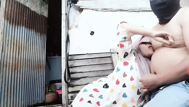 Indonesian Hijab MILF Riani Fucked Doggy Style Outdoor - Homemade Asian Blowjob & Cumshot
